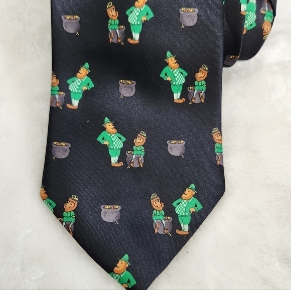 Romario Manzini Navy Blue St Patrick's Day Leprechaun Pot Of Gold Necktie Tie - Picture 3 of 9